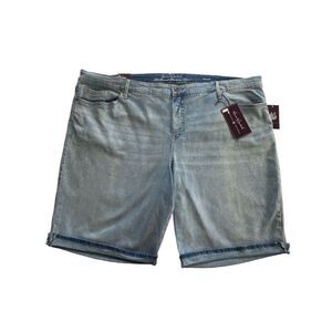 Gloria Vanderbilt Women's 24W Plus Size Mid Rise
Feminine Cut Bermuda Short